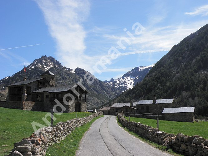 Vall&eacute;e d'Incl&egrave;s Andorre + &Eacute;tang de Juclar
